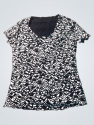 T-shirt con stampa astratta bianco e nero