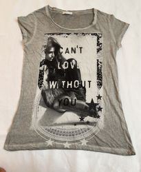 Graues Grafik-T-Shirt
