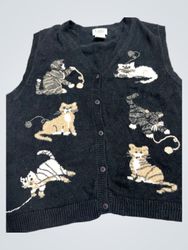 tabi INTERNATIONAL Black Sleeveless Cat Knit Sweat..