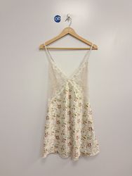 Robe nuisette en dentelle florale