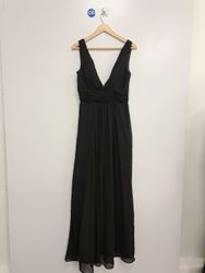 Robe maxi noire à encolure en V avec fronces