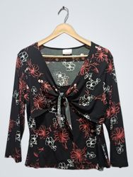 Fashion Bug schwarzes Oberteil mit floralem Muster..