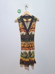 iz ärmelloses Kleid