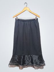 Black skirt with ruffled hem