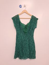 Grünes Spitzenkleid