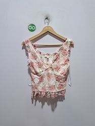 THIRTY/THIRTY Floral Lace Trim Cropped Top
