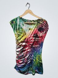 Dots gerafftes T-Shirt mit tropischem Druck