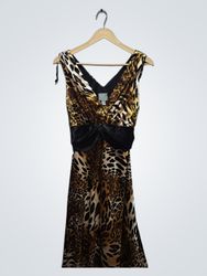 Vestido longo maxi com decote em V e estampa de le..
