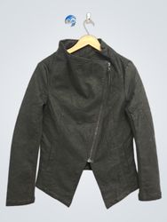 Schwarze asymmetrische Jacke