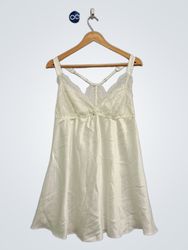 Camicia da notte con pizzo bianco