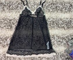 Schwarzer Spitzen-Babydoll-Nachthemd