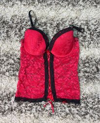 Corsetto in pizzo rosso