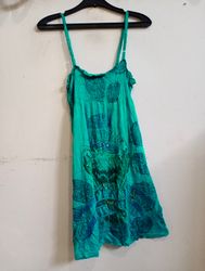 Grünes Spaghetti-Top-Kleid mit blauem Druck