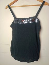 Camisa regata preta com lantejoulas