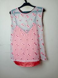Guess Los Angeles Sheer Floral Top mit pinkem Unte..
