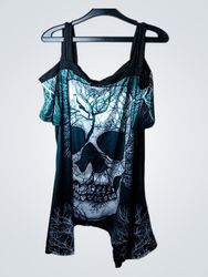 Schwarzes Kleid mit Totenkopf- und Baumdruck