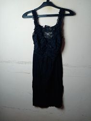 Calvin Klein schwarzes Spitzen-Unterkleid