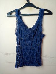 Débardeur en dentelle bleue