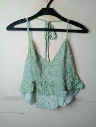 Gedämpftes Neckholder-Top mit Blumenmuster