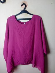 Haut violet avec étiquette « italian style »