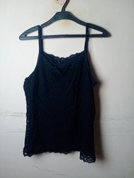 Camisetta con pizzo nero bordo