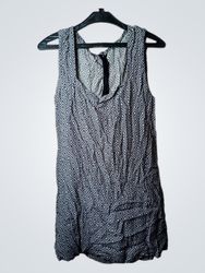 Sleeveless grey patterned dress