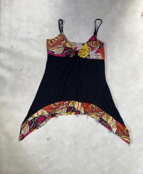 Black asymmetrical hem tank top with colorful abst..