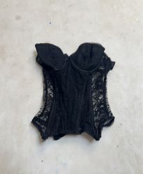 Corset en dentelle noire
