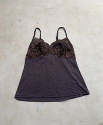 Braune Camisole mit Spitzenbesatz