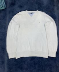 Suéter blanco de pico Tommy Hilfiger