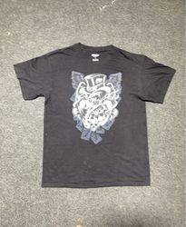 T-shirt graphique tête de mort Action Apparel