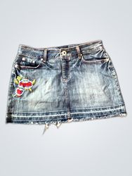 Saia de Jeans com Design Bordado