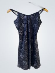 Schwarzes besticktes Unterhemd Top