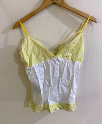 Débardeur cropped à carreaux jaunes