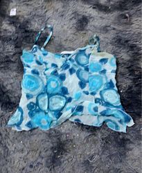 Blaues Blumenmuster Top