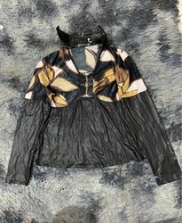 Huazhiqing Black Long Sleeve Top with Floral Print