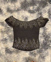 Top preto com estampa floral