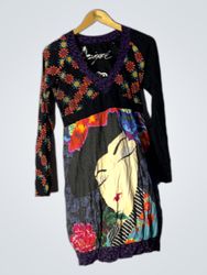 Vestido Desigual com Estampas Florais e de Rosto