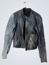 Giacca in pelle blu con borchie