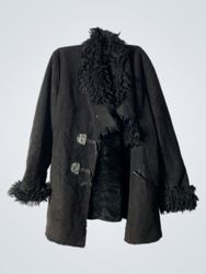 novelti. adorable junior L/G black coat