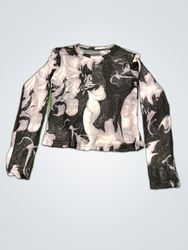 Long-sleeved shirt with black and white pattern