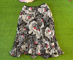 Jupe à imprimé floral noir et blanc