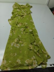 Abito lungo a fiori verde con volant