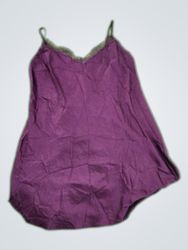 Débardeur en dentelle violette de Victoria's Secre..