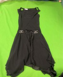 Schwarzes Kleid