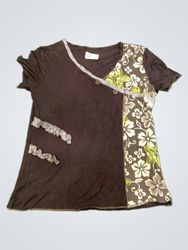 Brown t-shirt with floral print panel
