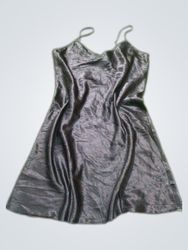 Schwarzes Satin-Negligékleid