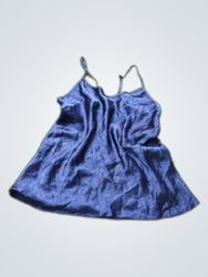 Camisole en satin bleu marine