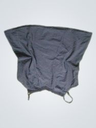 Camisola preta com acabamento em renda