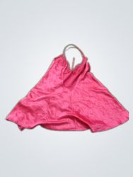 Camisola de cetim vermelha com acabamento em renda